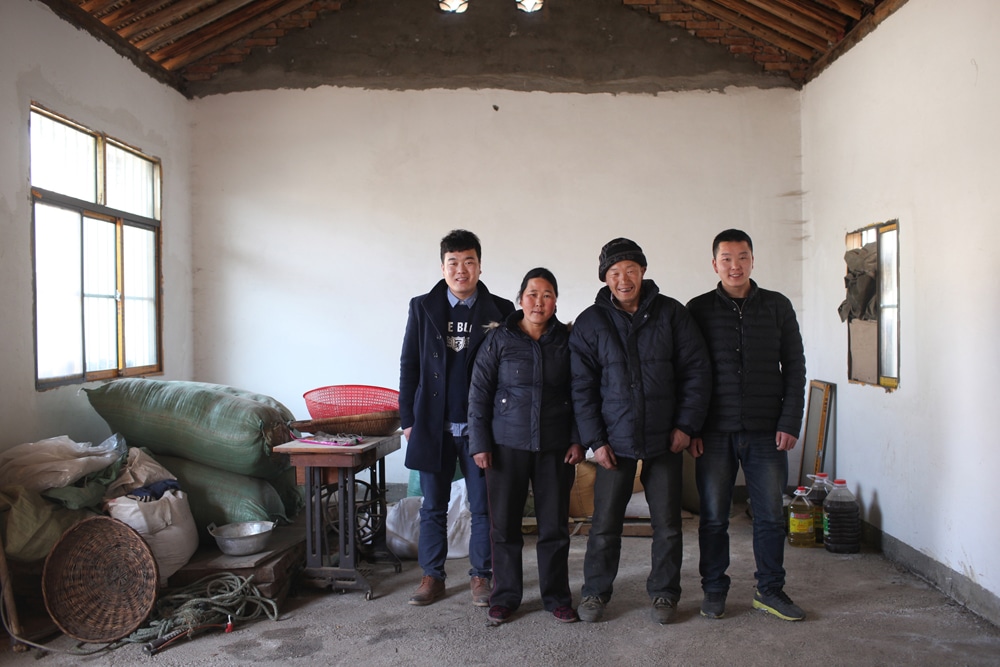 Laoyang herds sheep in the mountrains for all his life. His wife works far-off and his two sons work in Beijing. During the year, Laoyang is alone at home and waits for family reunion during the Spring Festival. The sheep didn’t sell well and he only earned 7000 RMB this year.