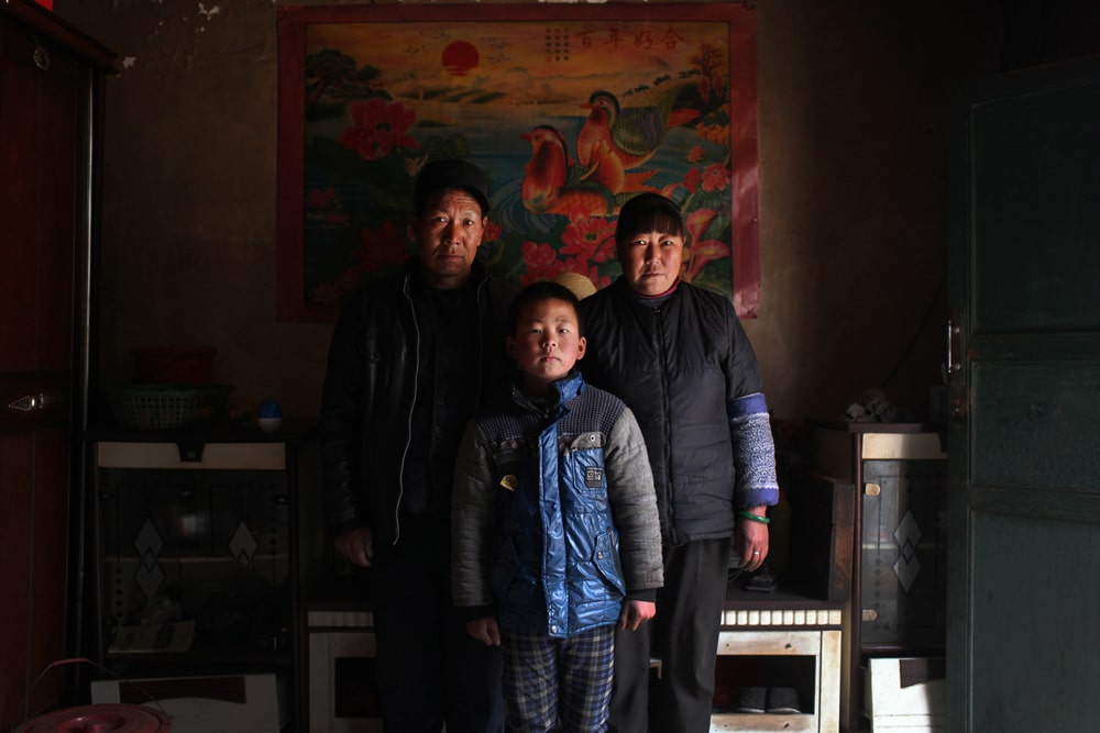 The father worked in Xinjiang seven years ago and died due to a car accident. The child’s mother left home with his two sisters. His grandpa said calmly :” Seven people become three” The old new year picture on the wall shows “together forever”. 