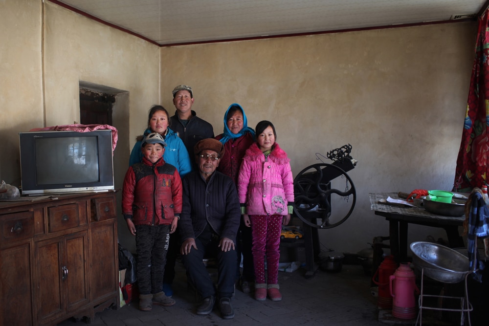 Xueyan is at the fifth grade now and she is first in her class. She and her brother were looked after by their 70-year-old grandpa. Her sister is at middle school. Xueyan’s mother works in Beijing. This year, she brought 25000 RMB back after working in a restaurant for 7 months.