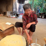 Rural Women’s Entrepreneurship and the Role of Grameen Bank: Risks, Responses, and Impacts